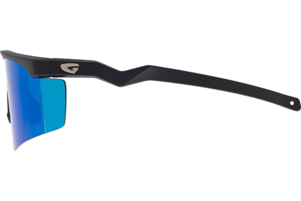 Sportowe okulary GOG SIGURD E534 z czarną ramką i niebieskim szkłem.