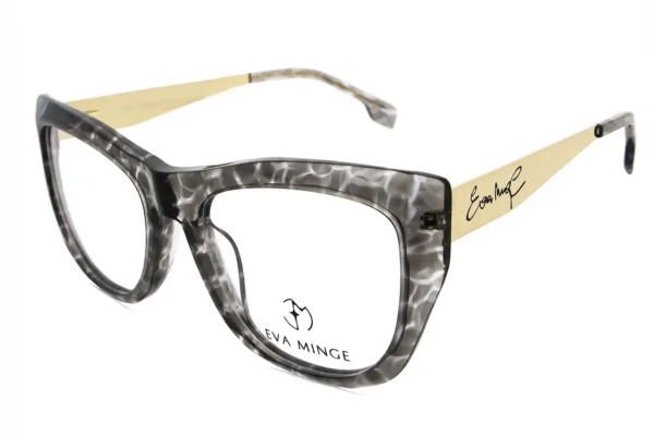 Oversized tortoiseshell eyeglasses with thick frame and beige signature-etched temples (Eva Minge).